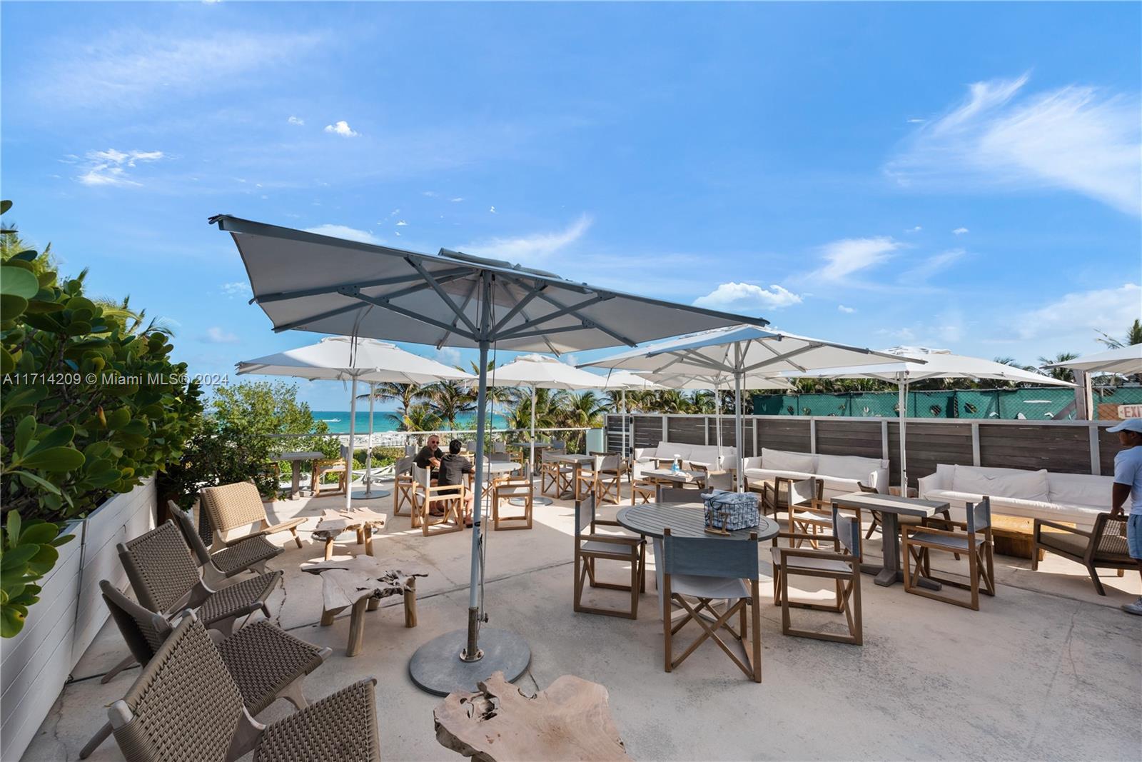 2301 Collins Ave # 914