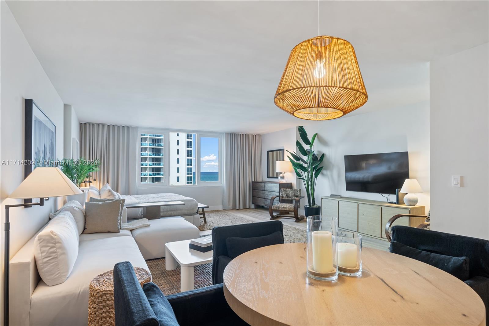 2301 Collins Ave # 914