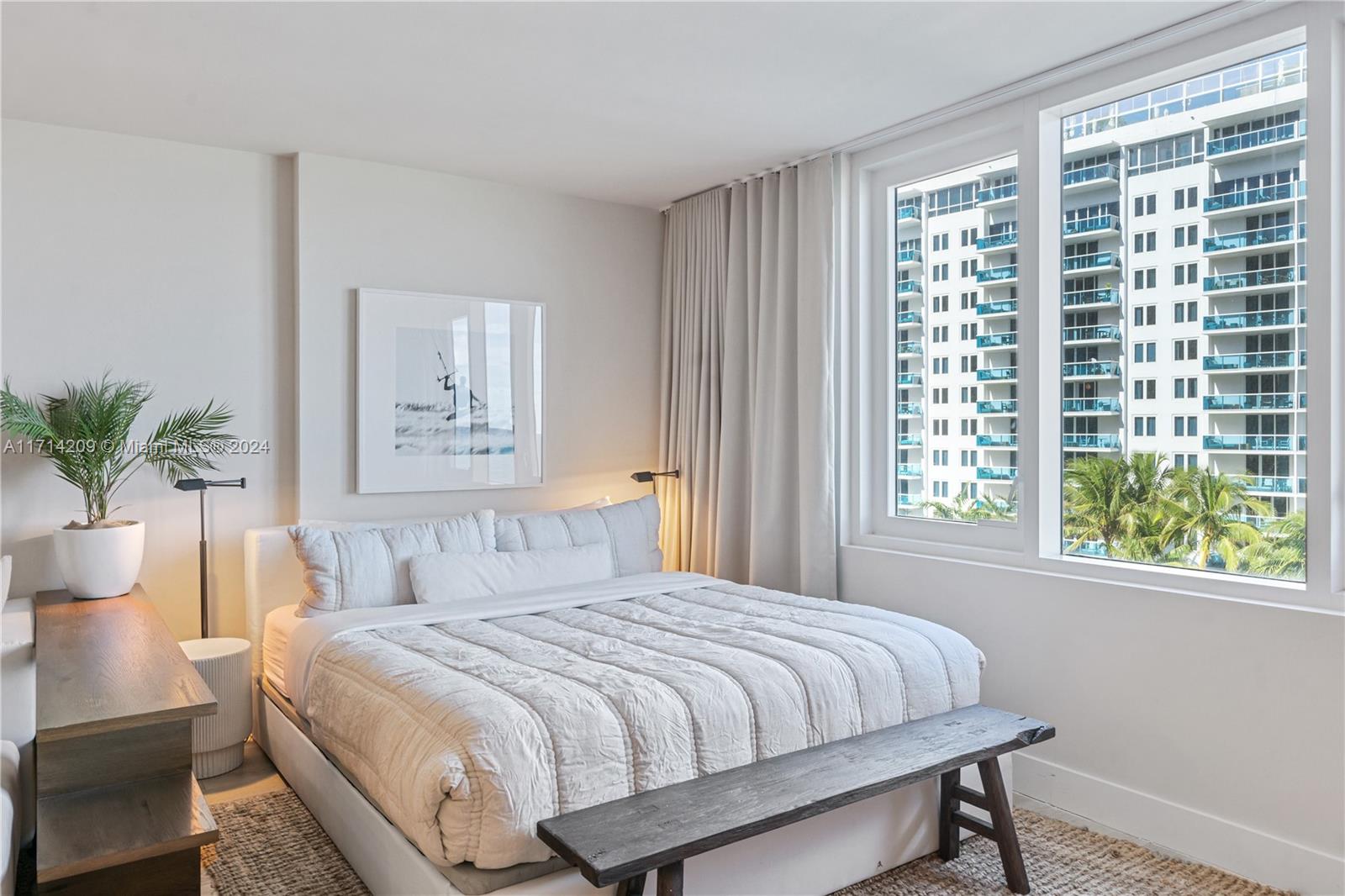 2301 Collins Ave # 914