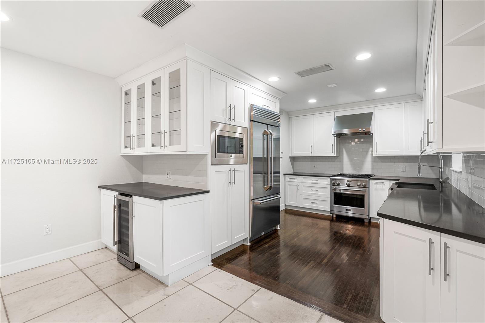 3505 Crystal View Ct