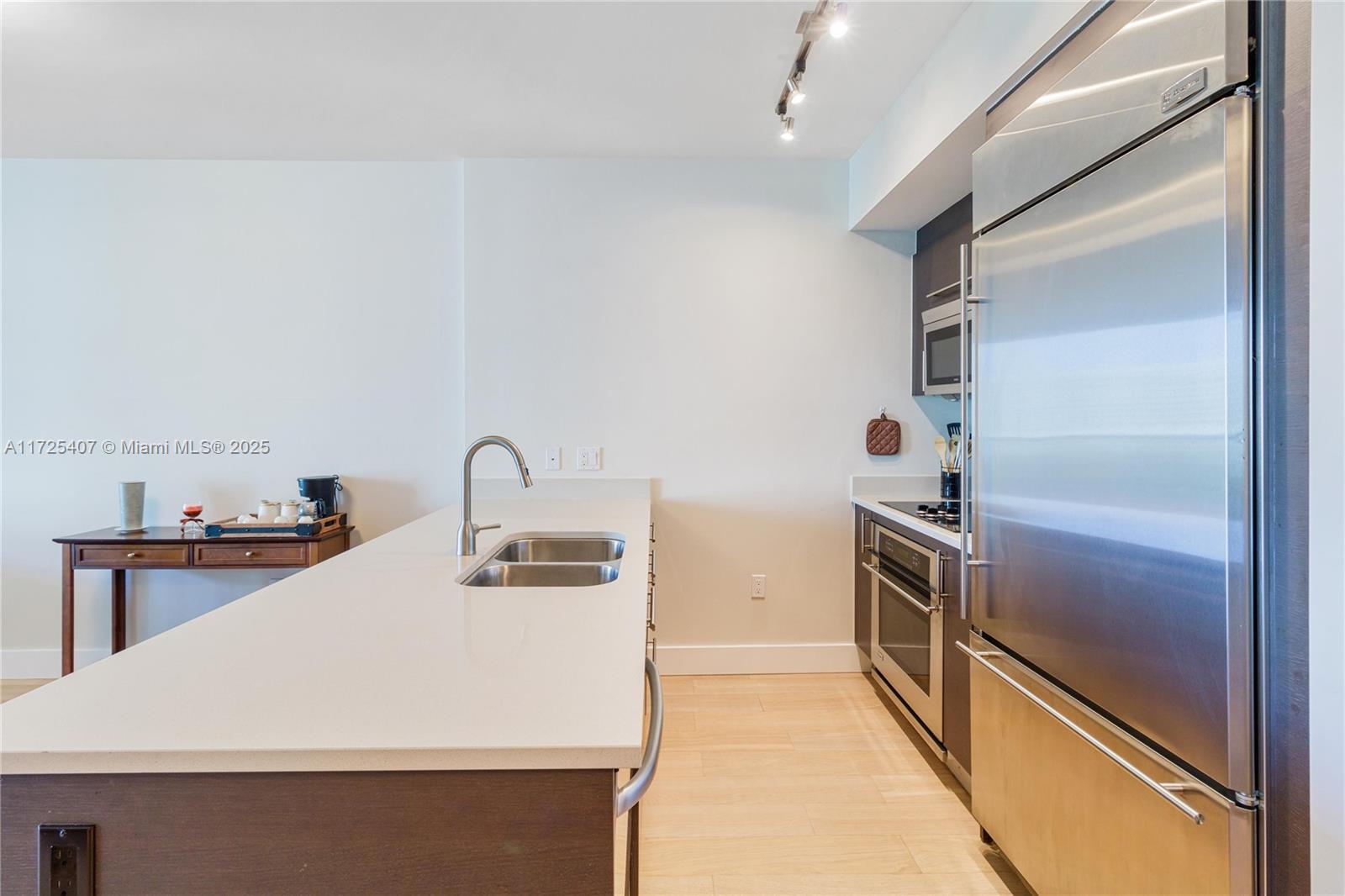 500 Brickell Ave # 800