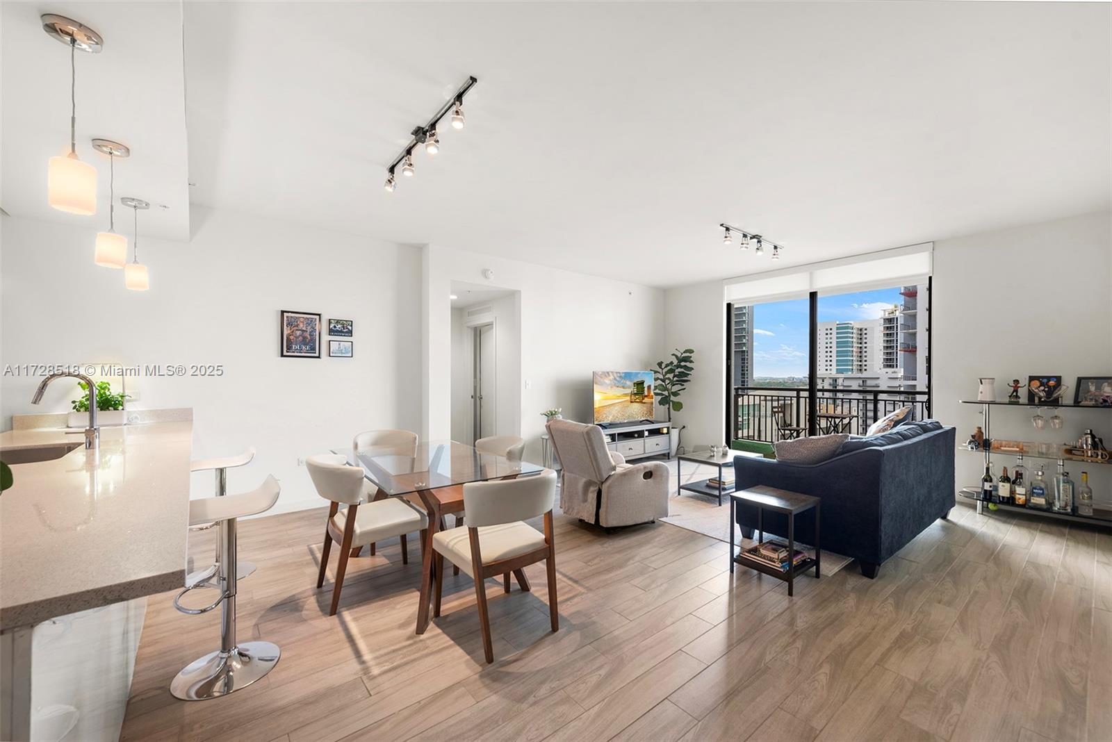 999 SW 1st Ave # 1405