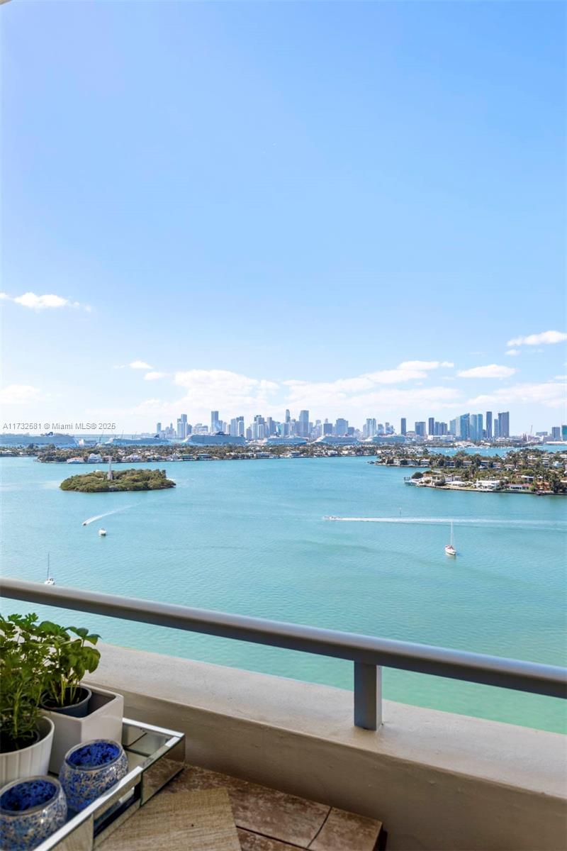 11 Island Ave Unit: PH3