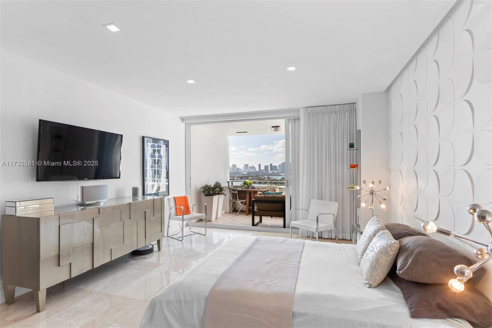 11 Island Ave Unit: PH3