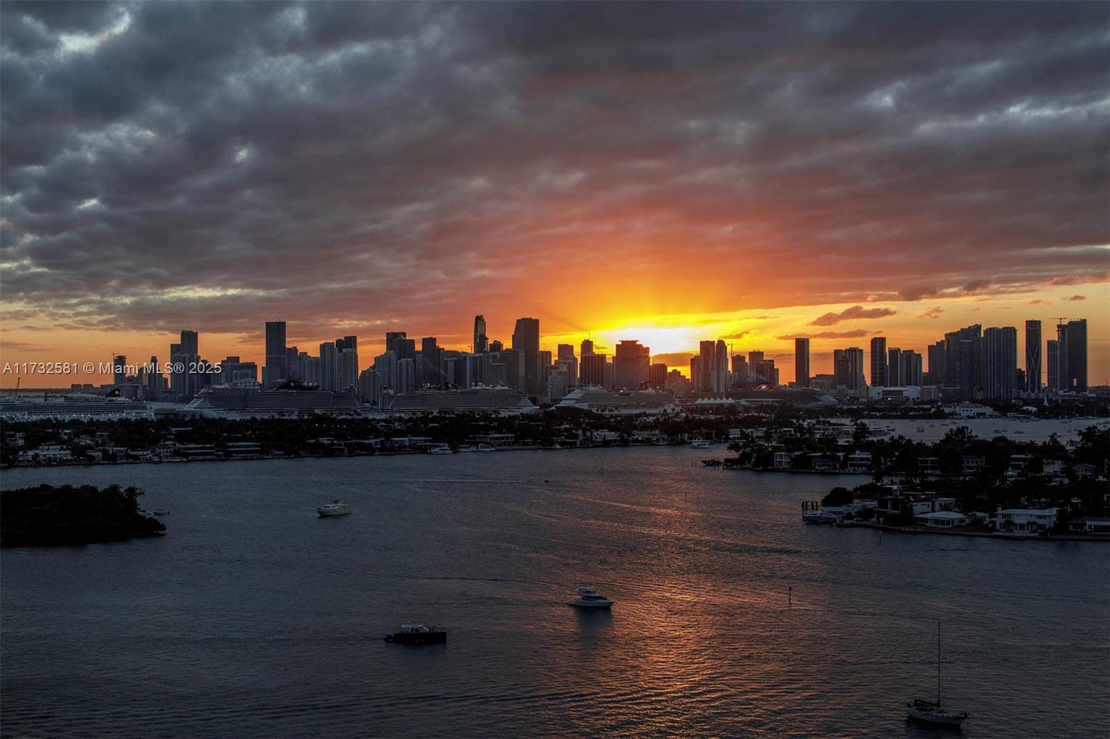 11 Island Ave Unit: PH3
