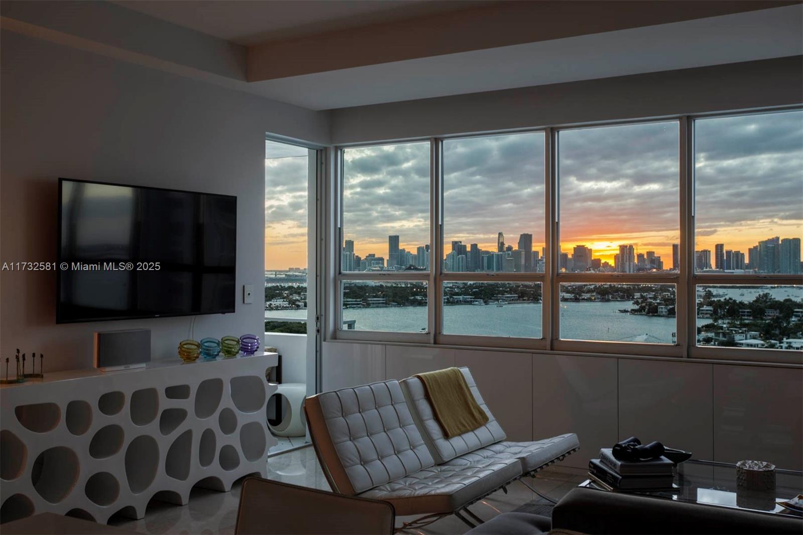 11 Island Ave Unit: PH3