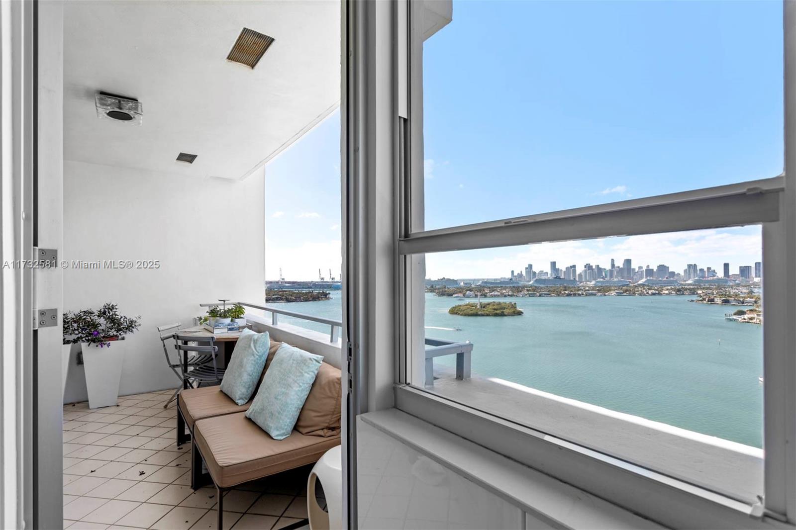 11 Island Ave Unit: PH3