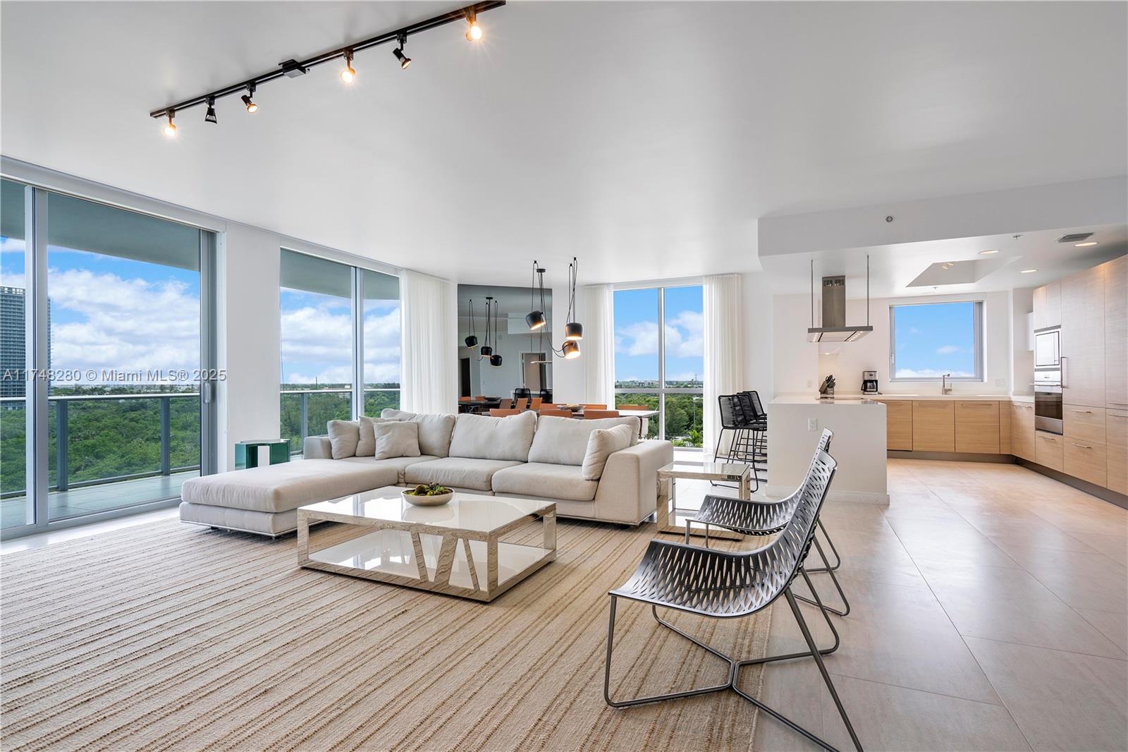 17111 Biscayne Blvd # 802