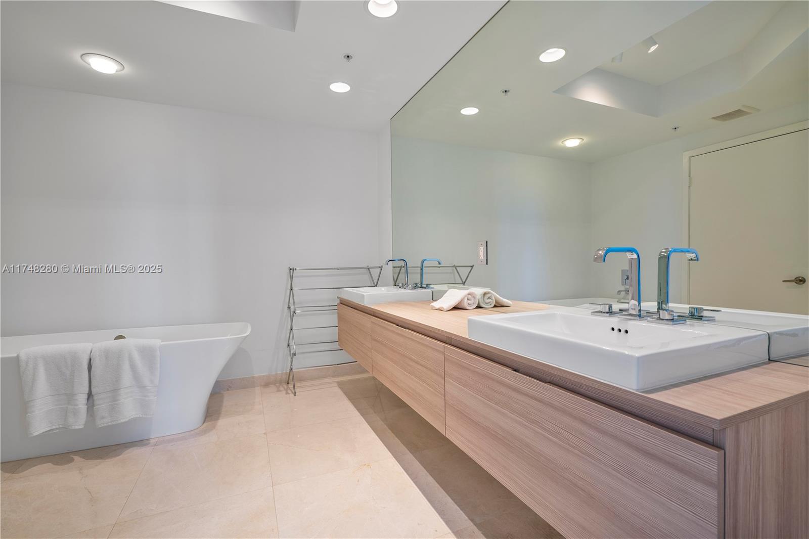 17111 Biscayne Blvd # 802