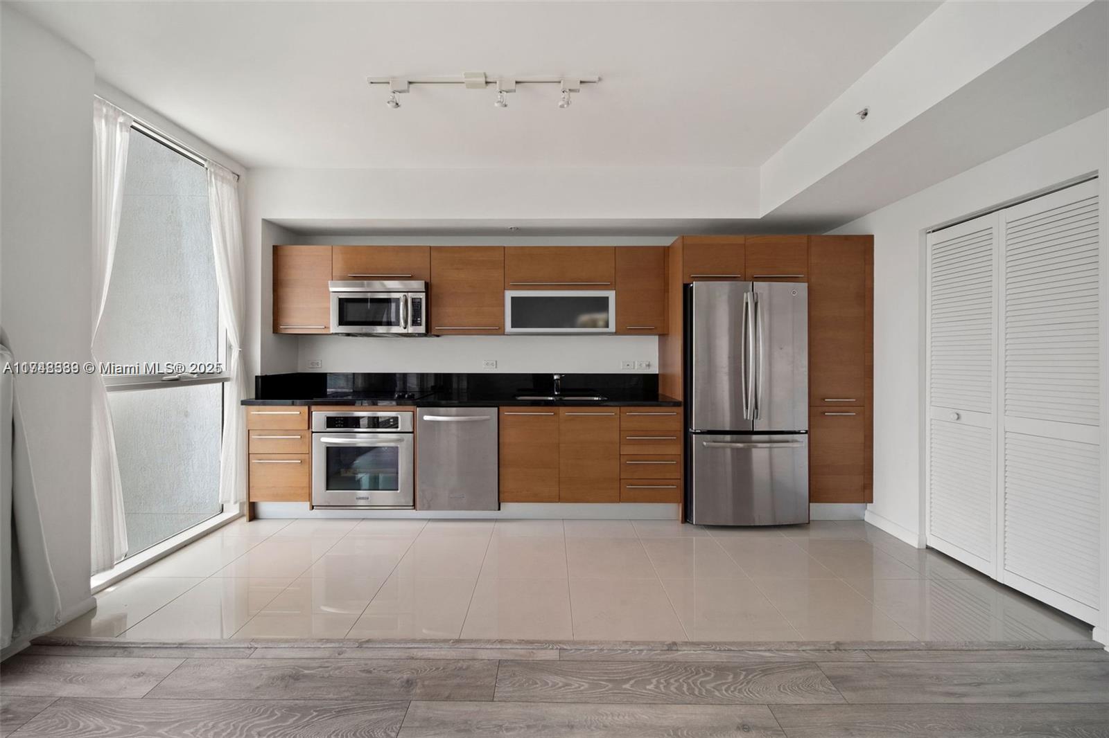 244 Biscayne Blvd # 3607