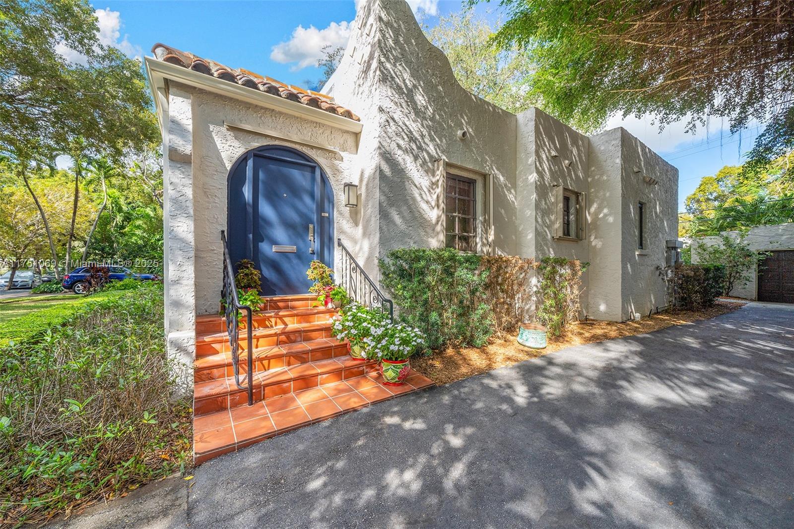 529 Navarre Ave