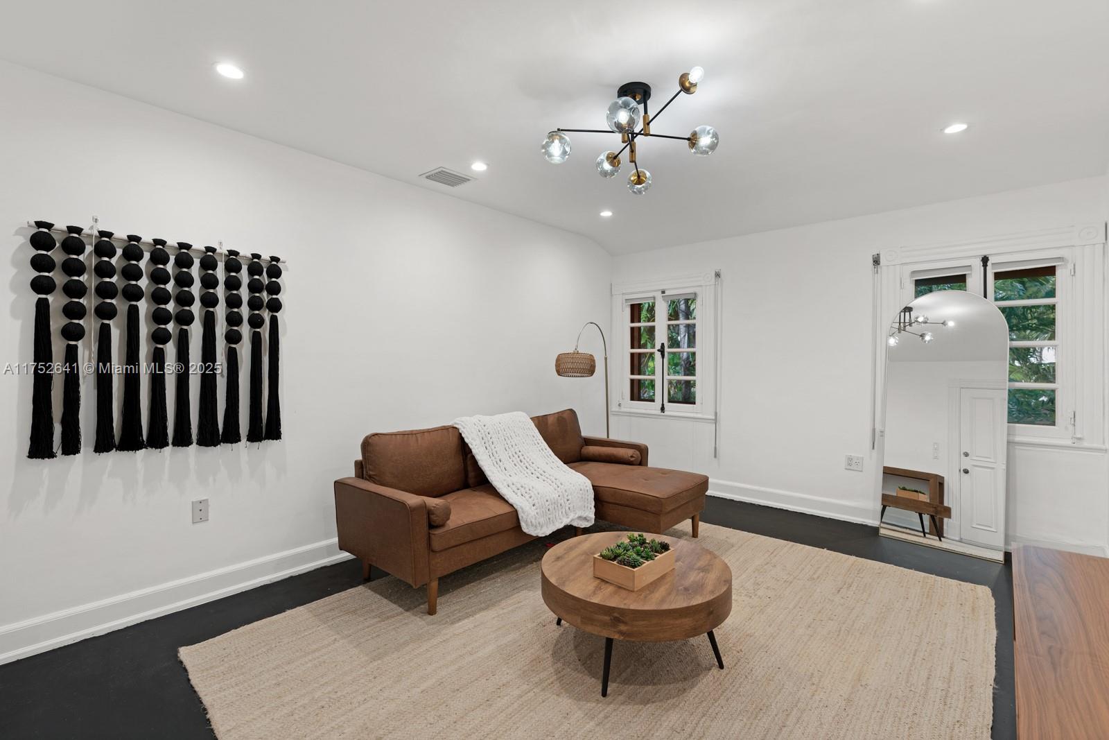 3605 Flamingo Dr