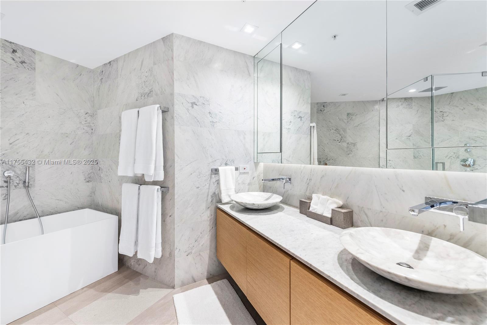 848 Brickell Key Dr # 2701