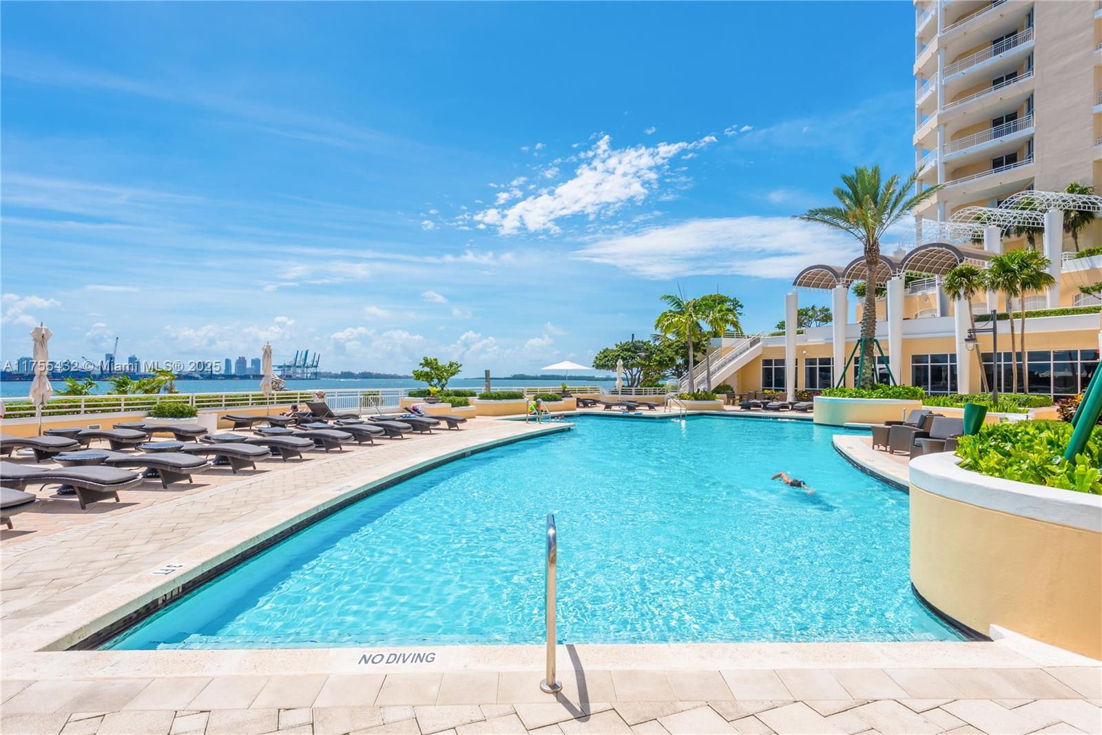 848 Brickell Key Dr # 2701