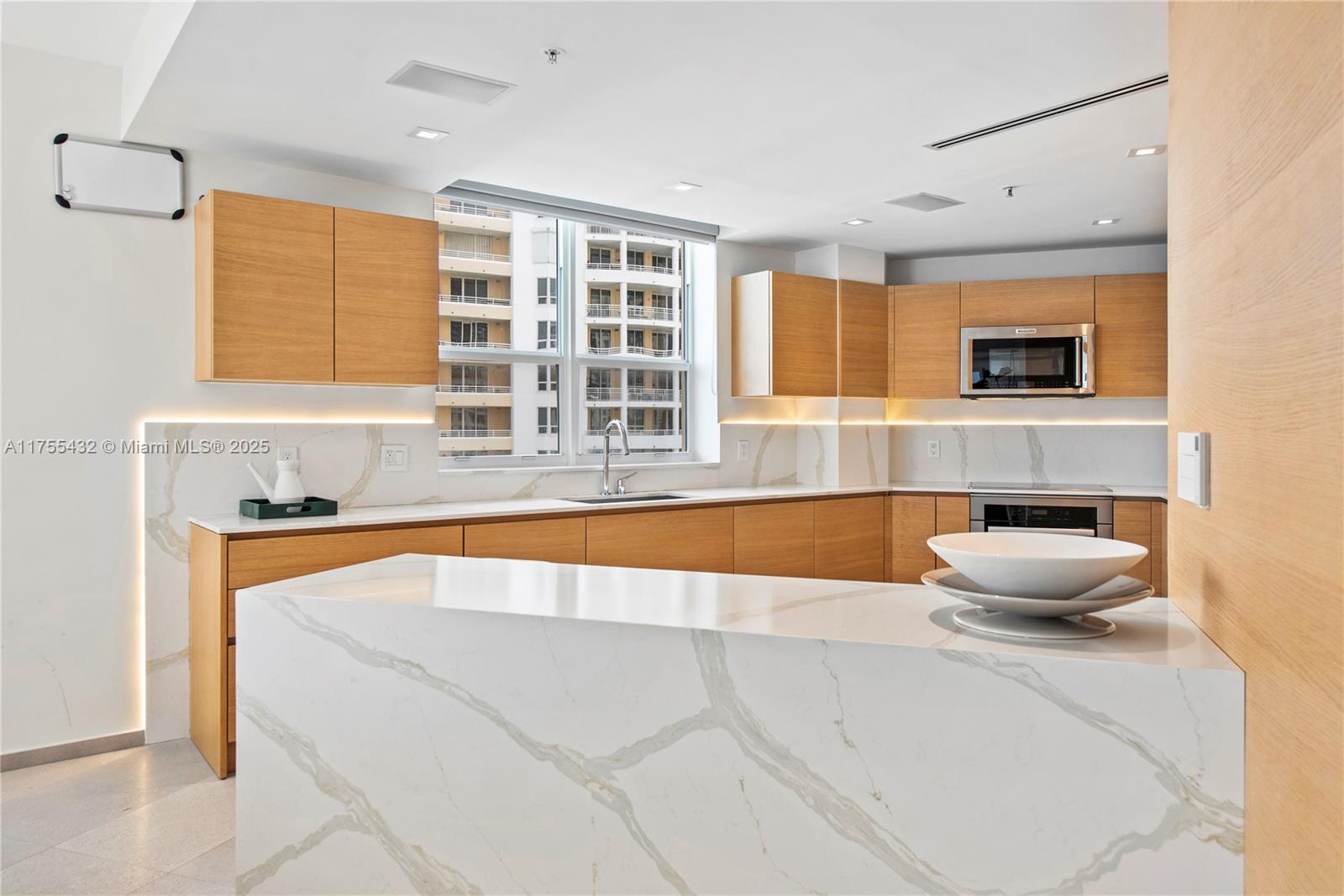 848 Brickell Key Dr # 2701