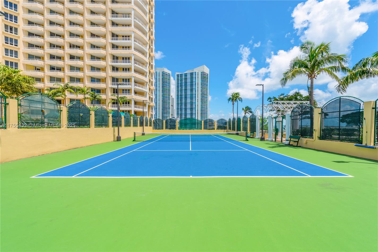 848 Brickell Key Dr # 2701