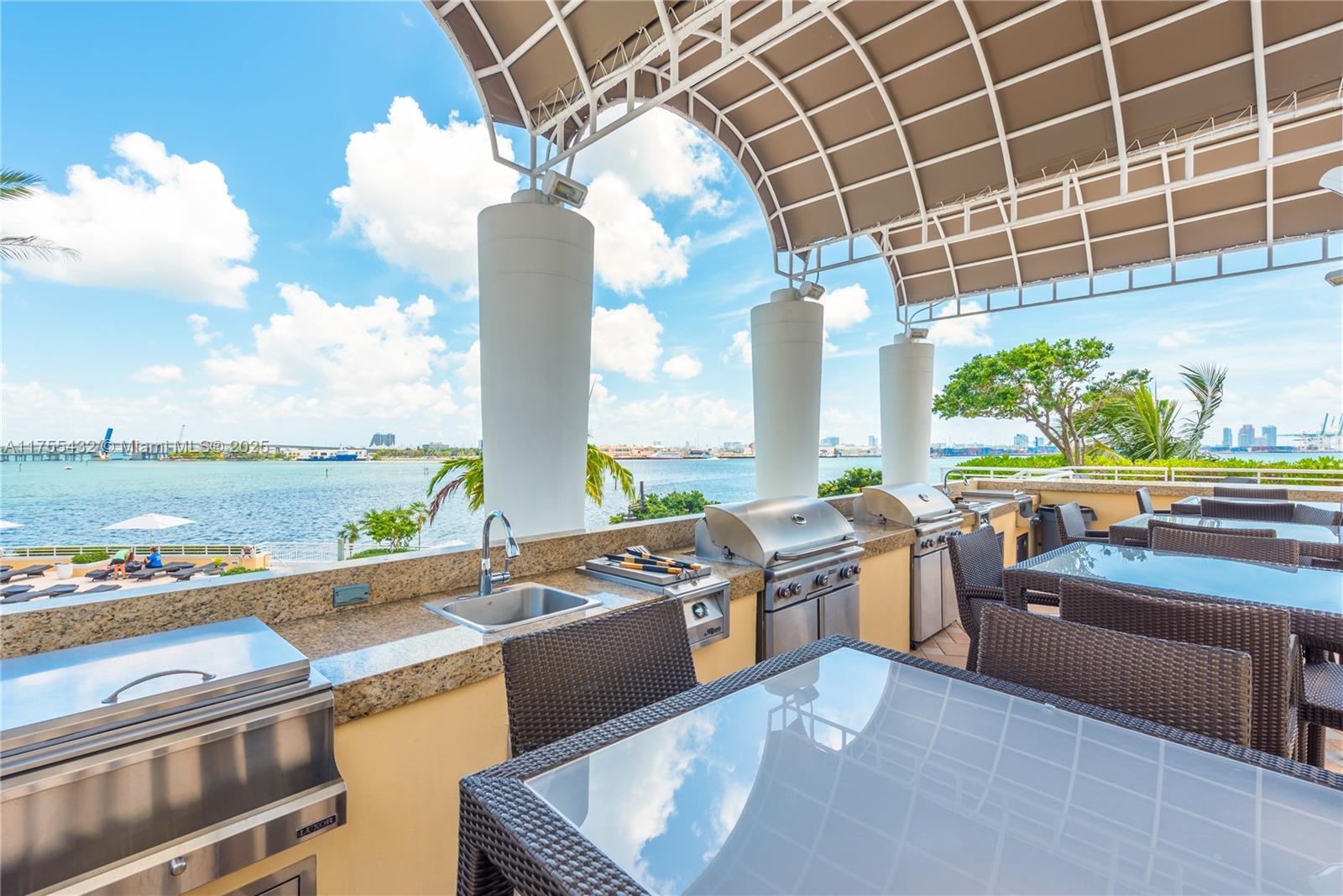 848 Brickell Key Dr # 2701