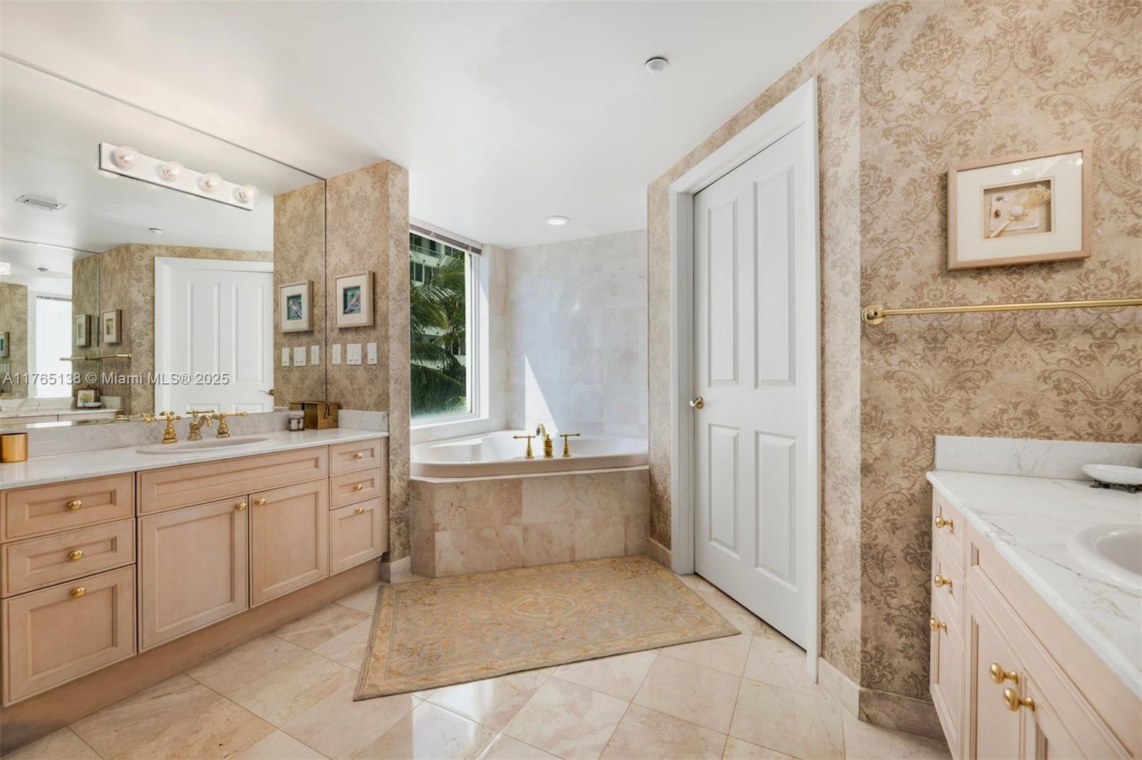 5025 Collins Ave # 705