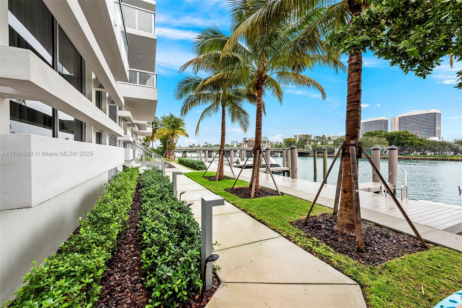 9521 E Bay Harbor Dr # 905