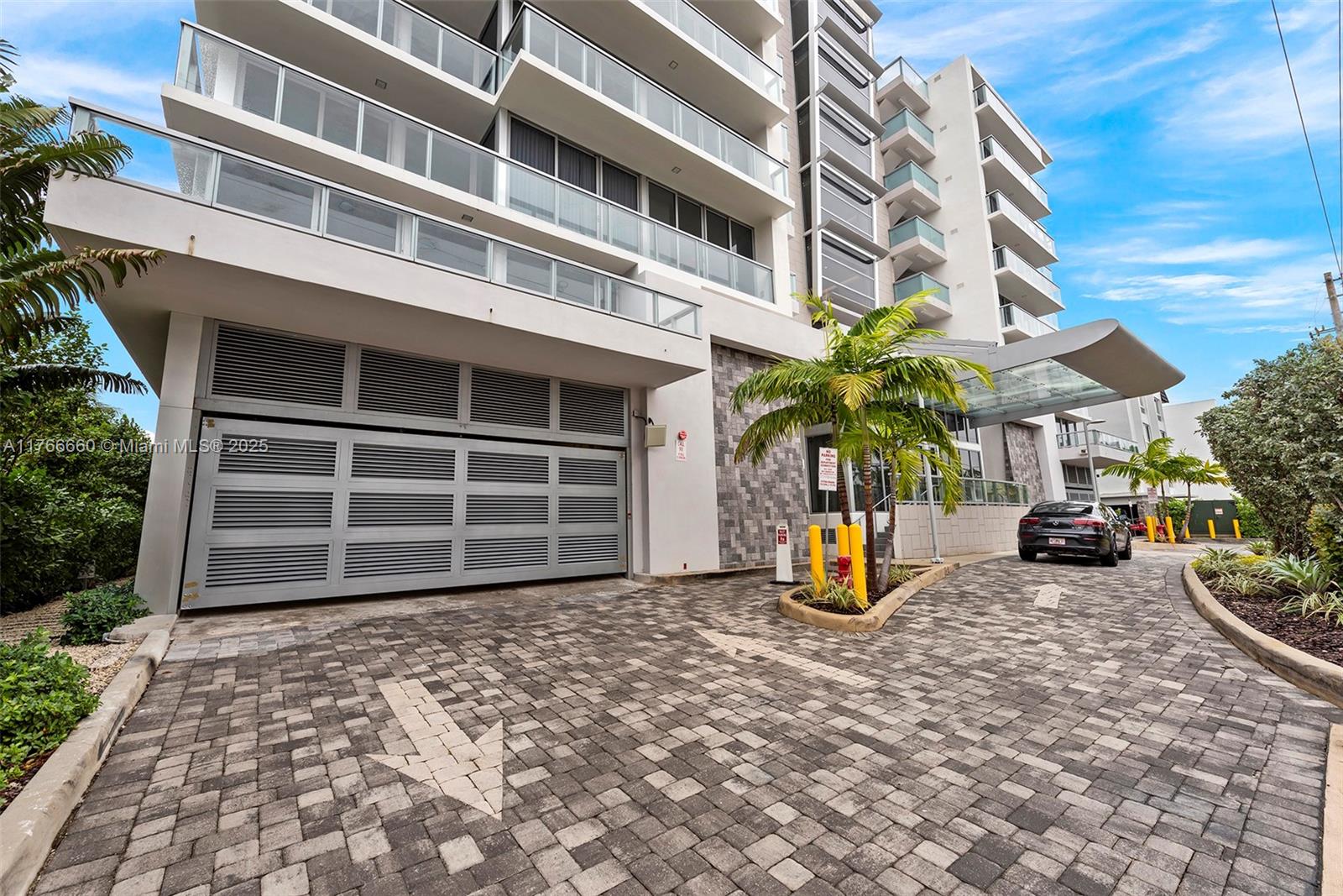 9521 E Bay Harbor Dr # 905
