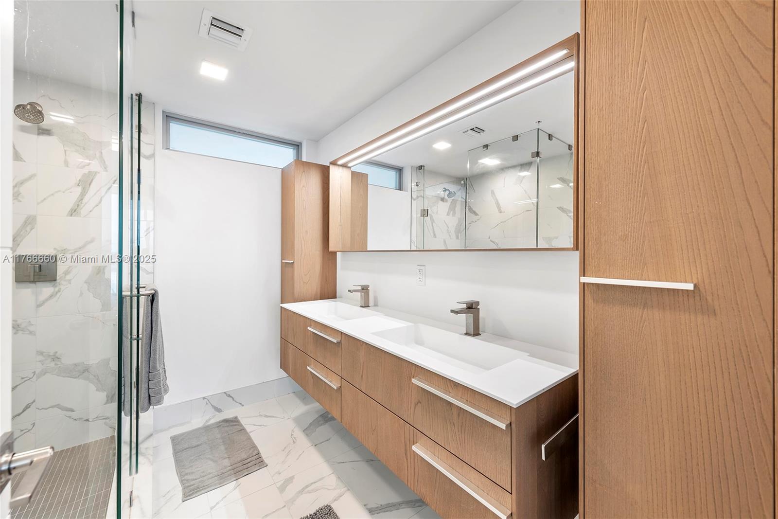 9521 E Bay Harbor Dr # 905