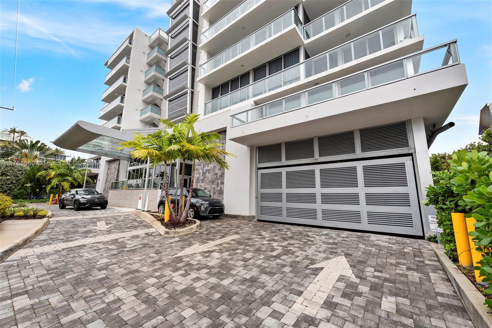 9521 E Bay Harbor Dr # 905
