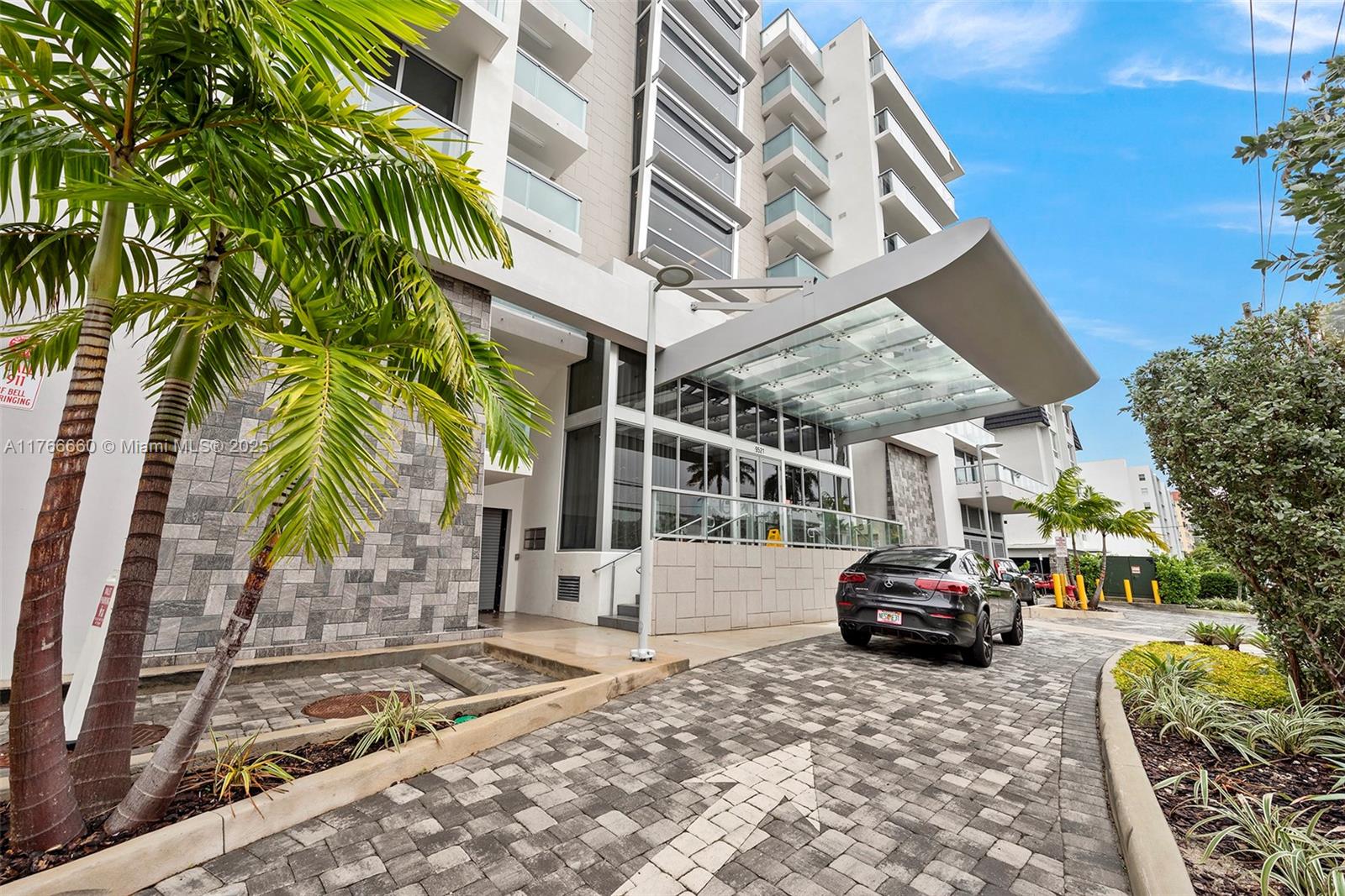 9521 E Bay Harbor Dr # 905