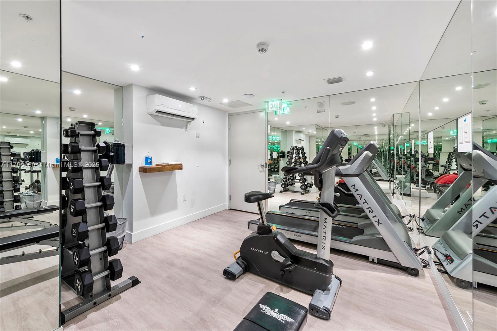 9521 E Bay Harbor Dr # 905