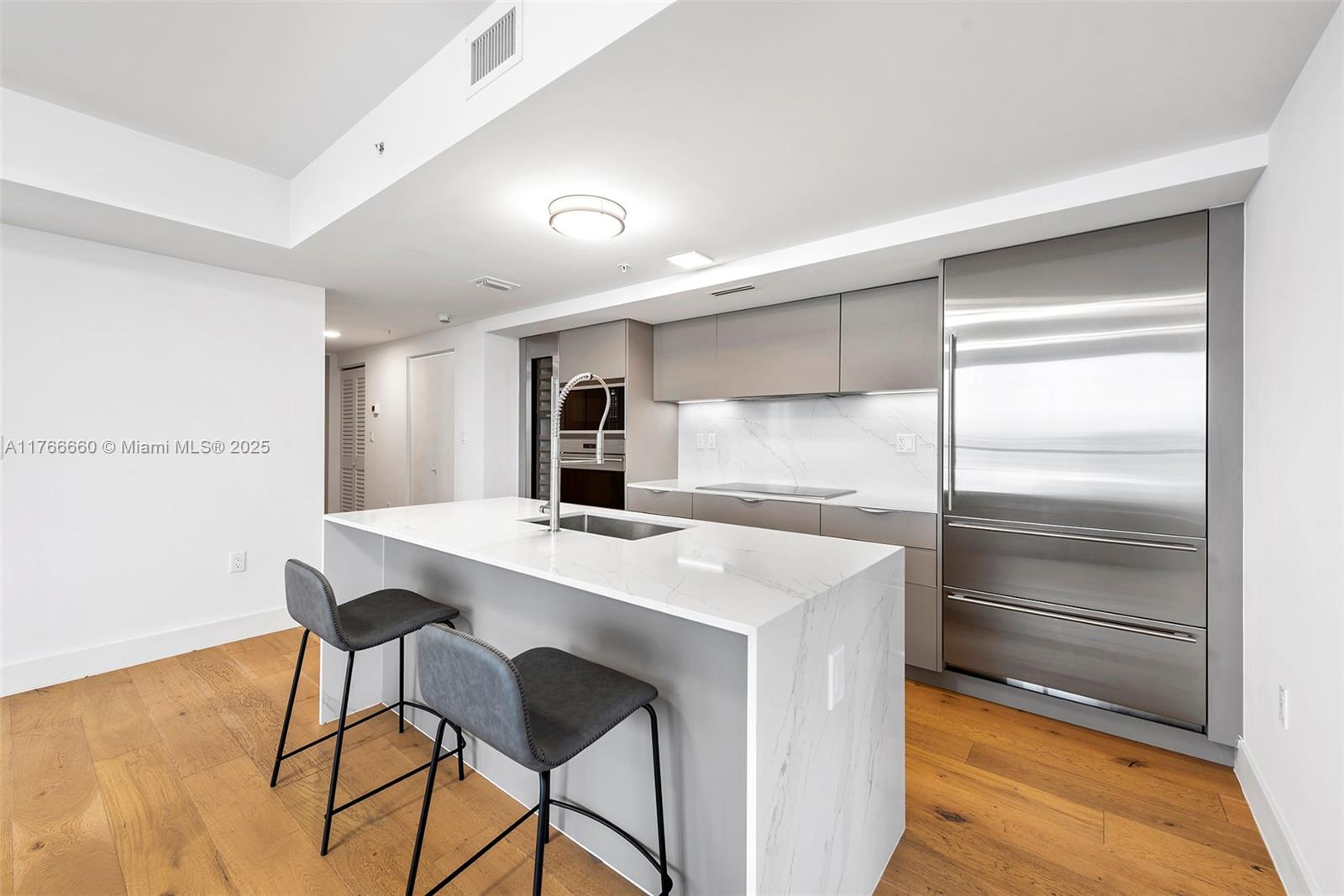 9521 E Bay Harbor Dr # 905