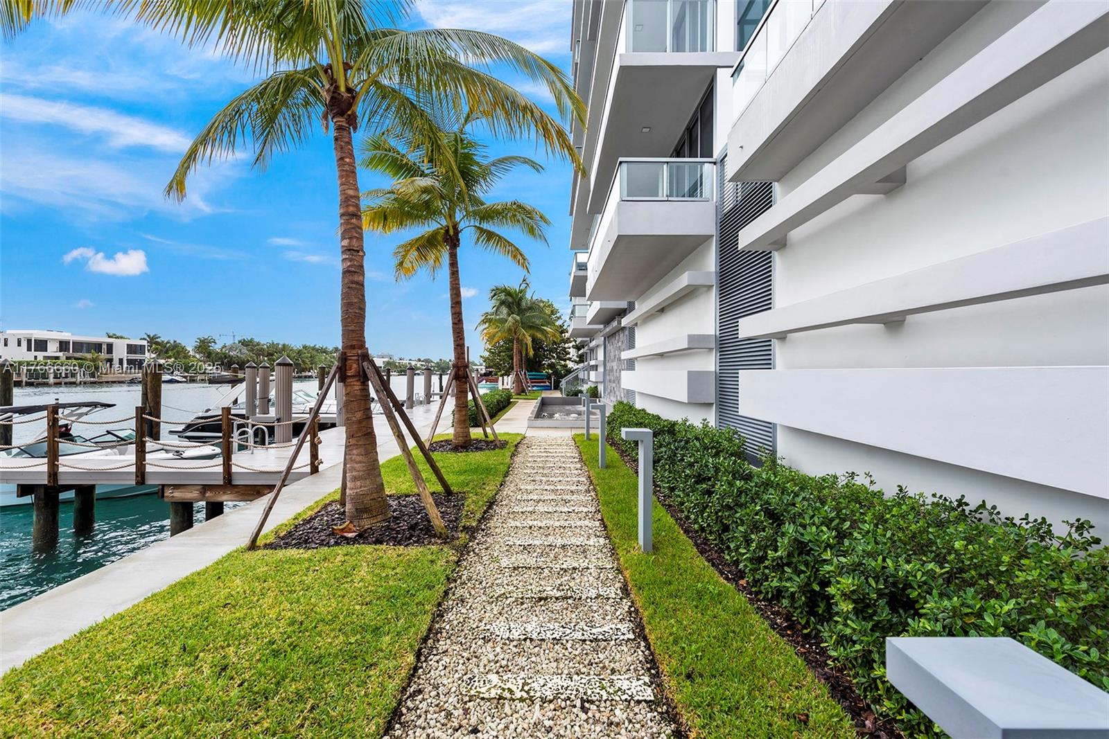 9521 E Bay Harbor Dr # 905