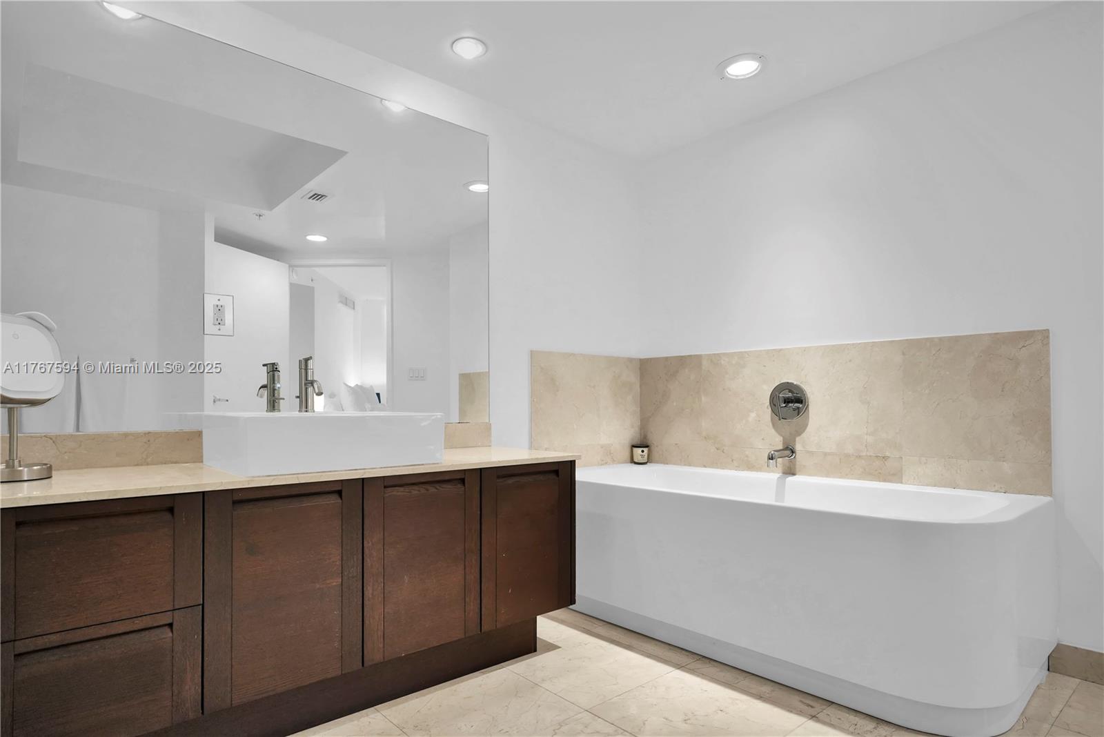 250 Sunny Isles Blvd # 904 Unit: 3-904