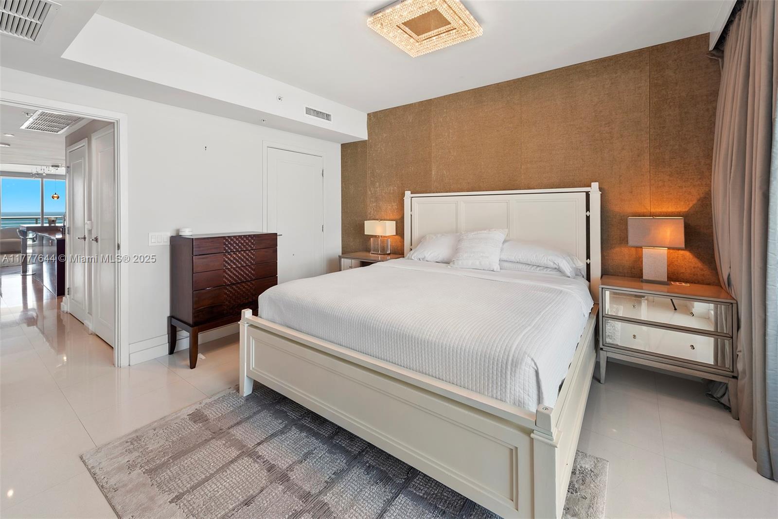 3801 Collins Ave # 1103