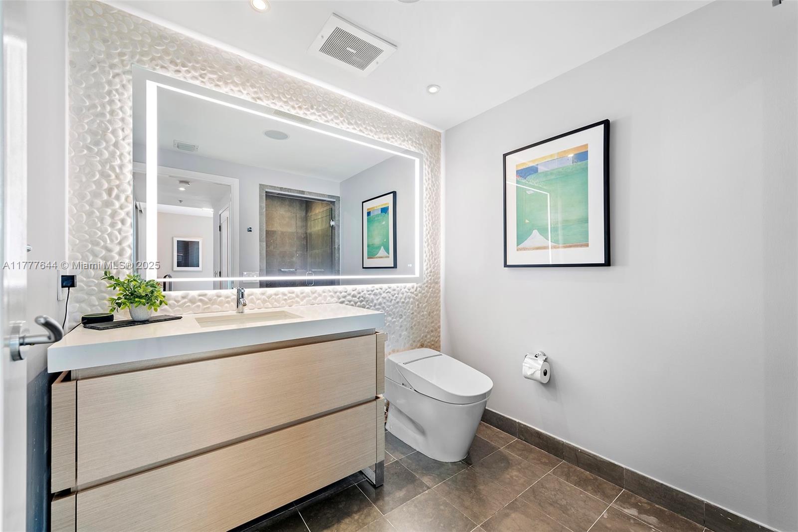 3801 Collins Ave # 1103