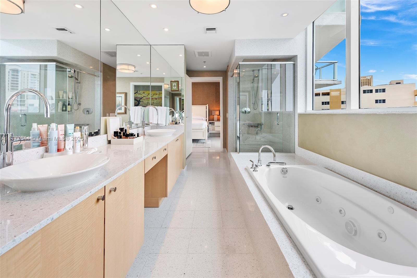 3801 Collins Ave # 1103