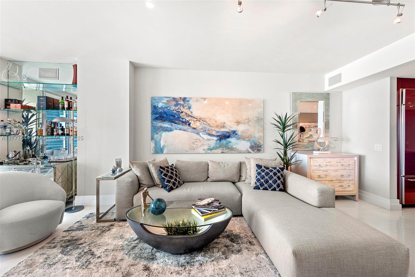 3801 Collins Ave # 1103
