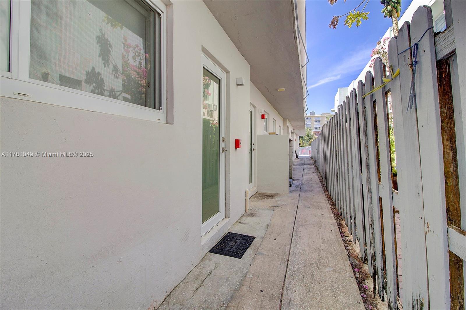 1035 Euclid Ave # 18