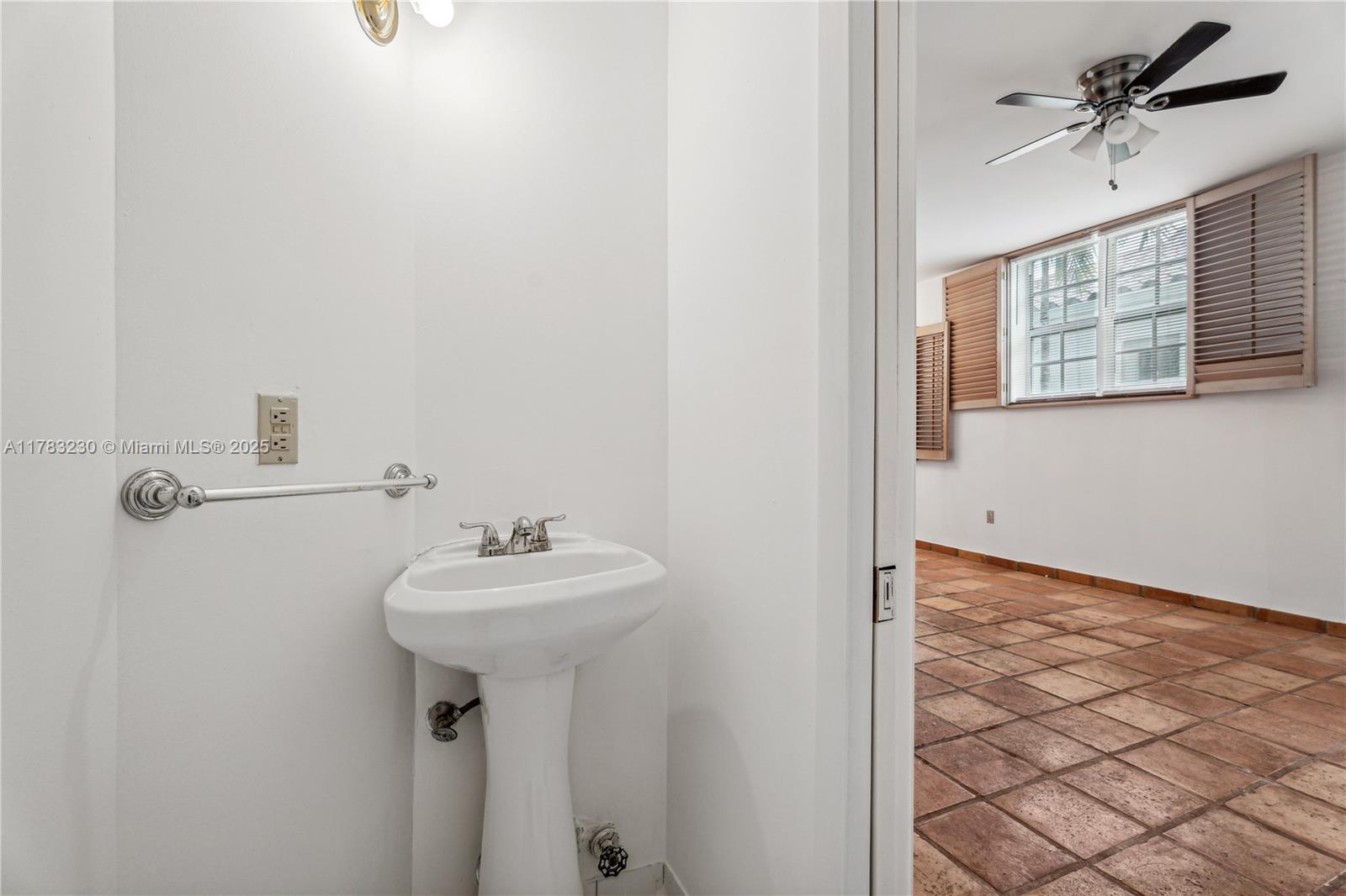 1242 Drexel Ave # 204