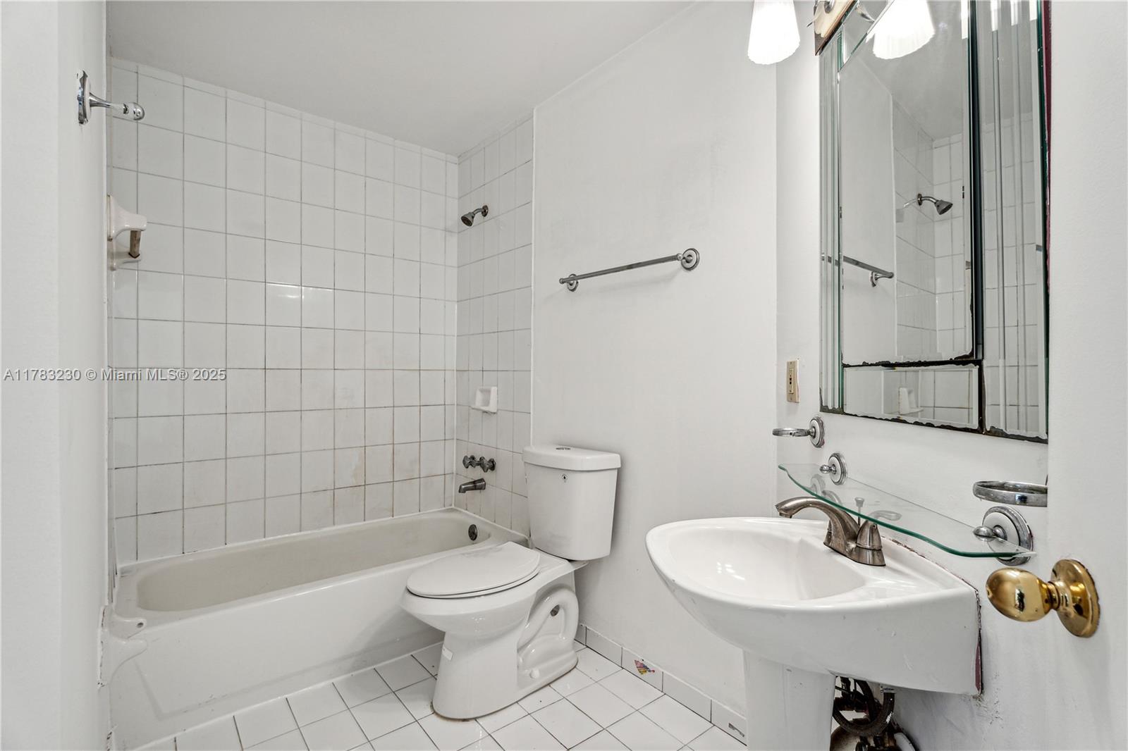 1242 Drexel Ave # 204