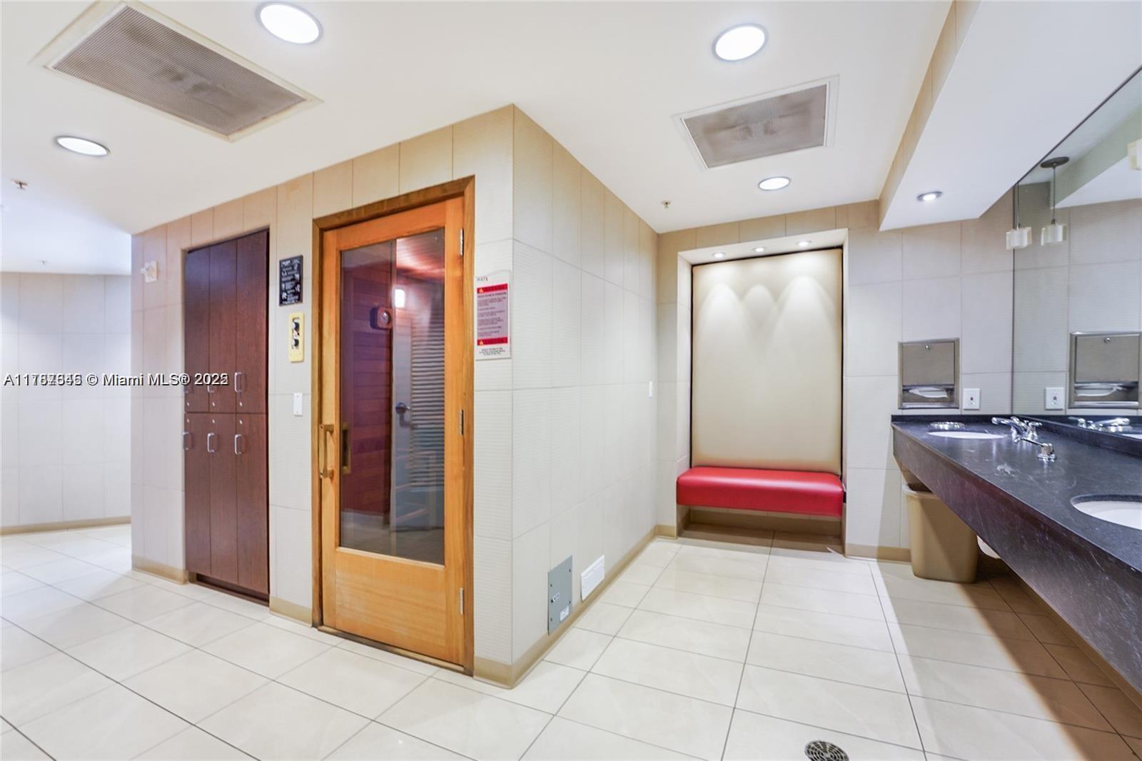 300 S Biscayne Blvd # 3010 Unit: T-3010