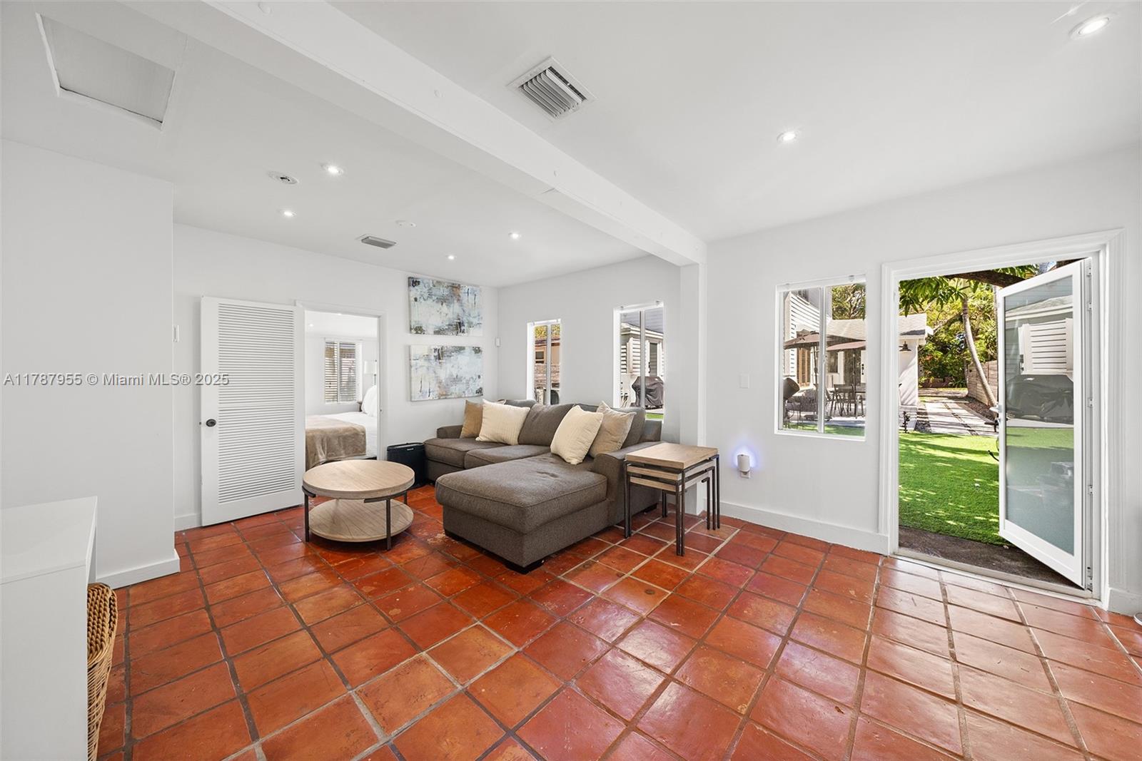 1130 SW 23rd Ave