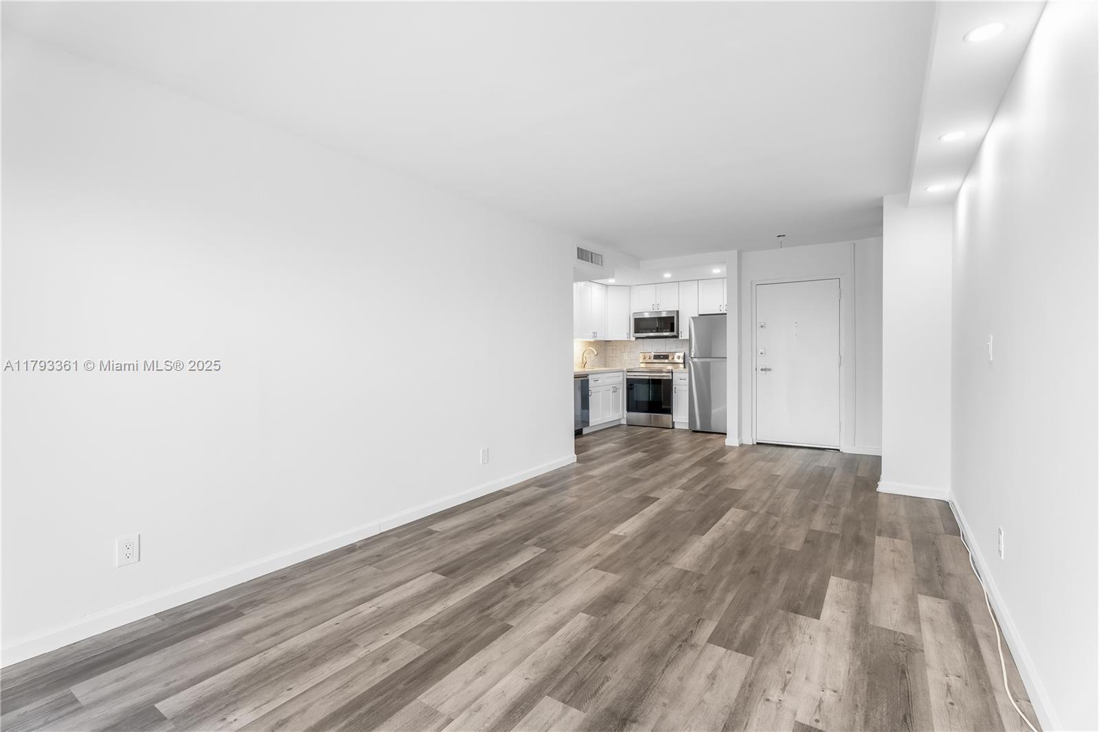 899 West Ave # 8D