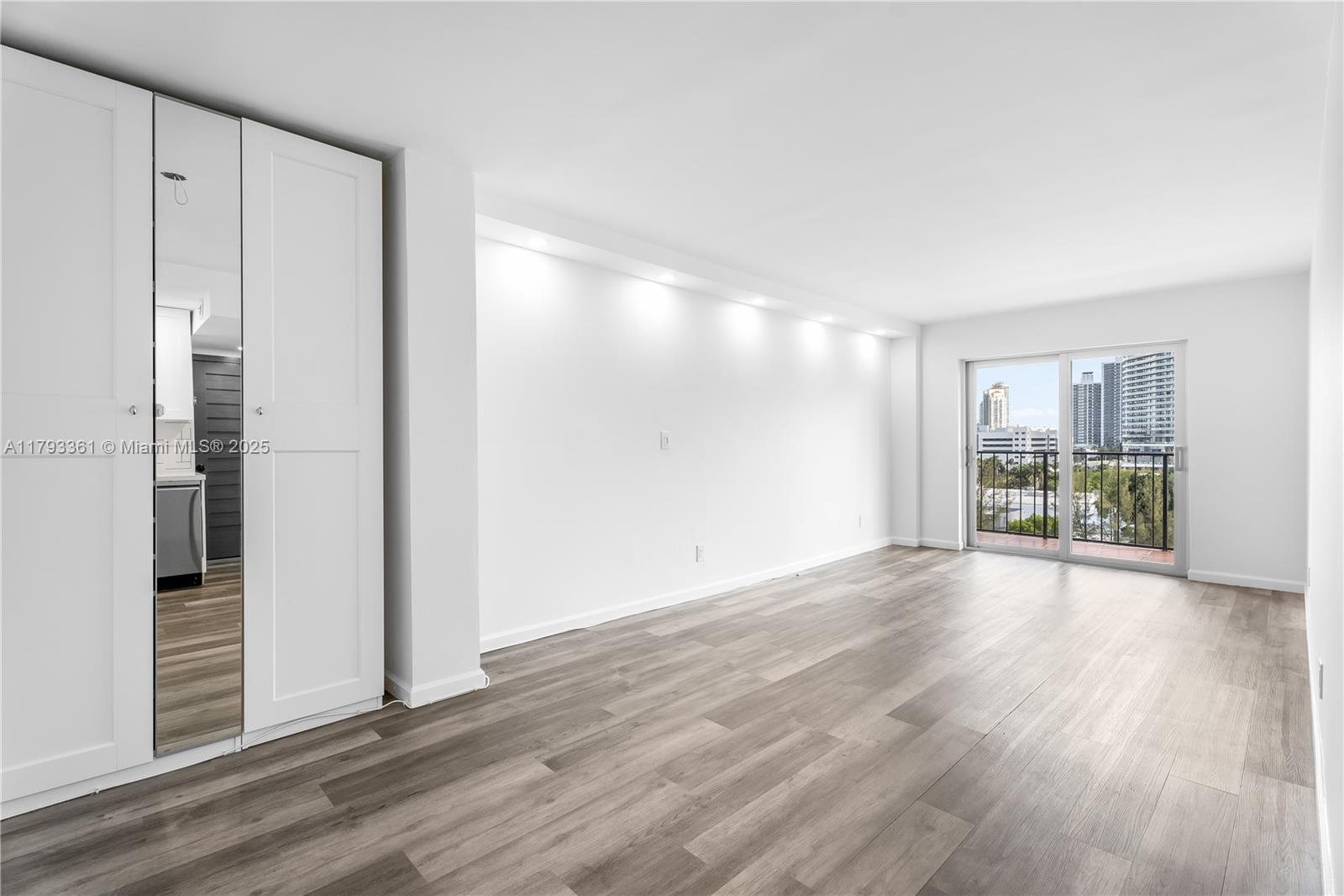 899 West Ave # 8D