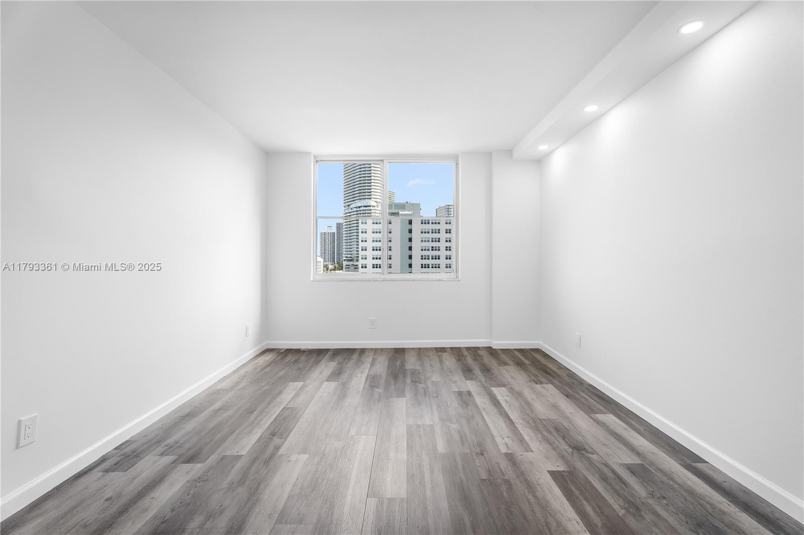899 West Ave # 8D