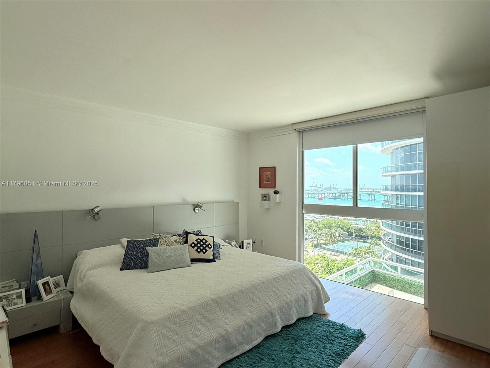 1800 N Bayshore Dr # 1001