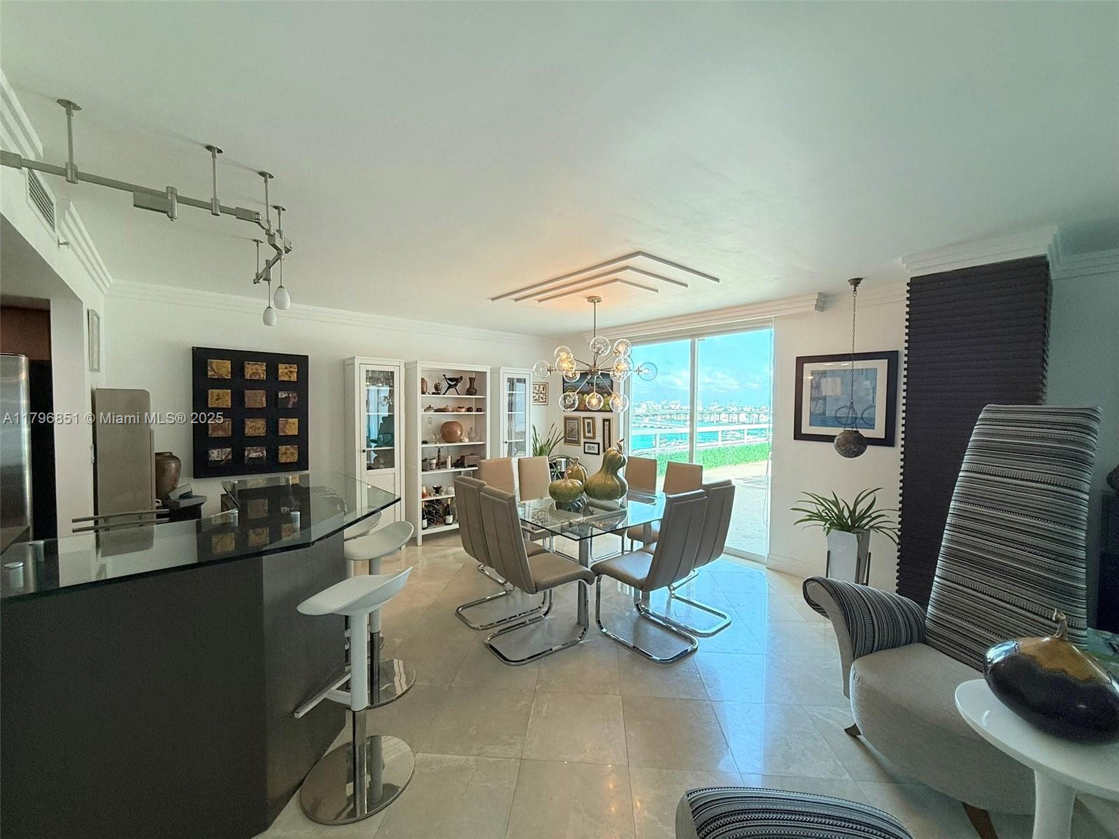 1800 N Bayshore Dr # 1001