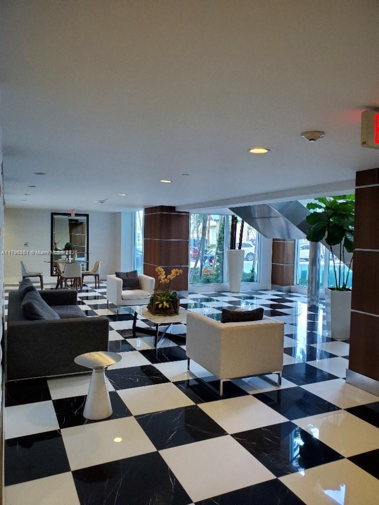 1800 N Bayshore Dr # 1001