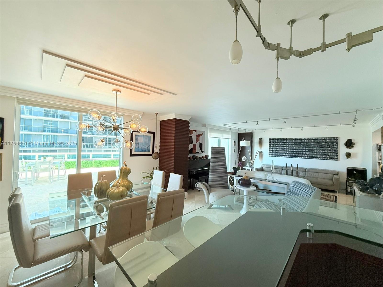 1800 N Bayshore Dr # 1001