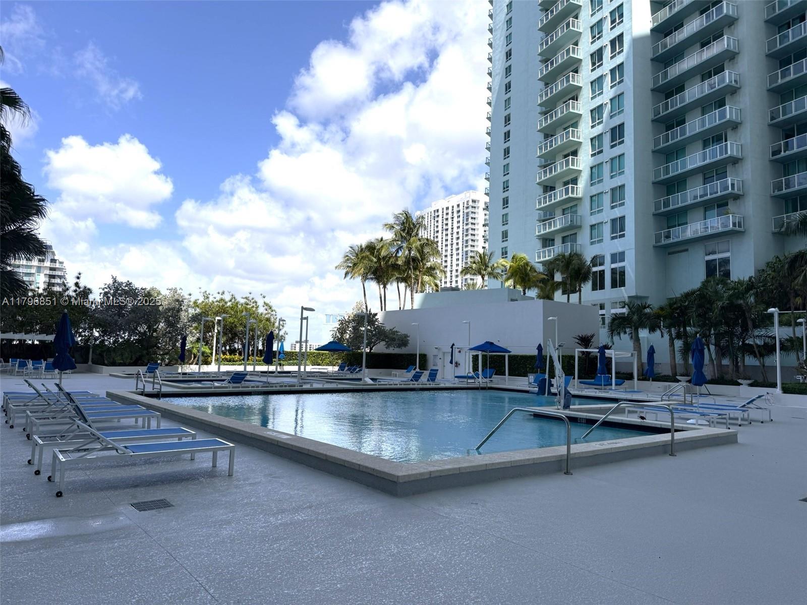 1800 N Bayshore Dr # 1001