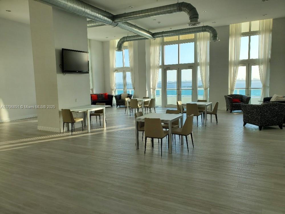 1800 N Bayshore Dr # 1001