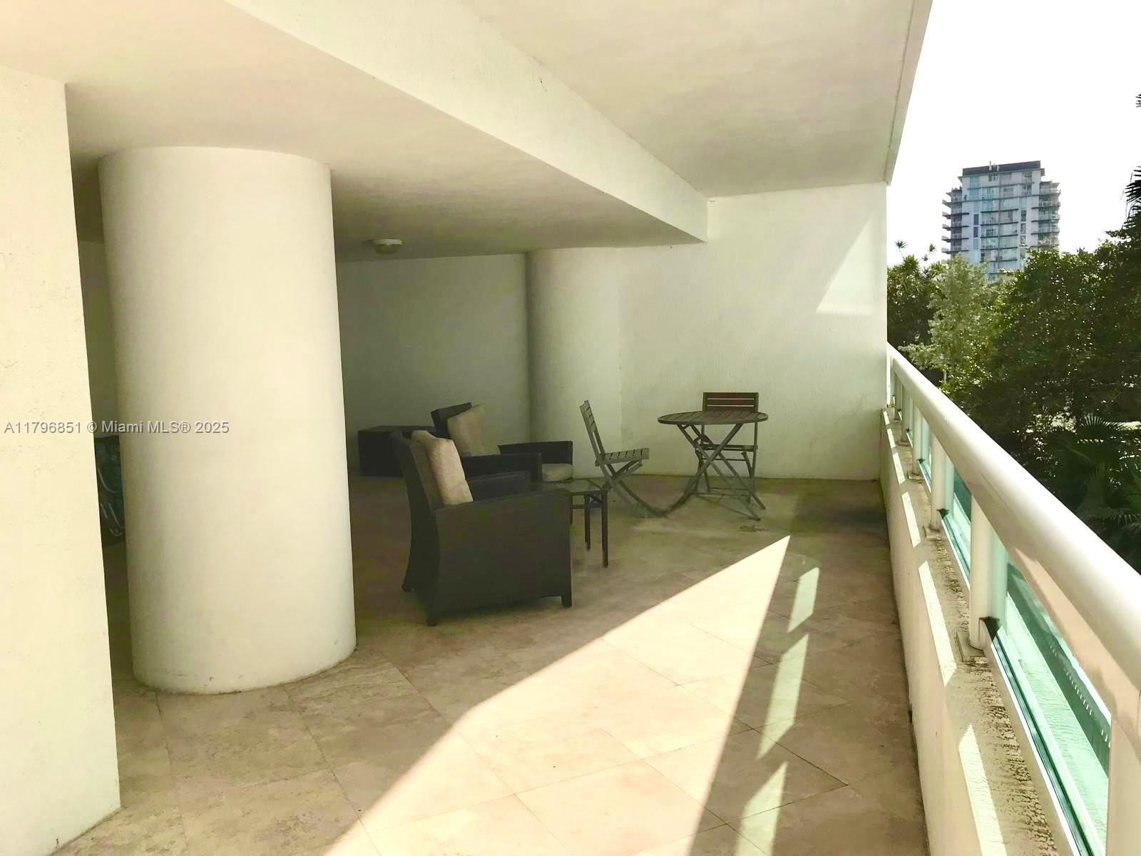 1800 N Bayshore Dr # 1001